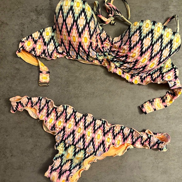 Victoria’s Secret 2 Piece Bathing Suit-Multicolor Pattern-Bottoms S/ Top 32C - Picture 3 of 6